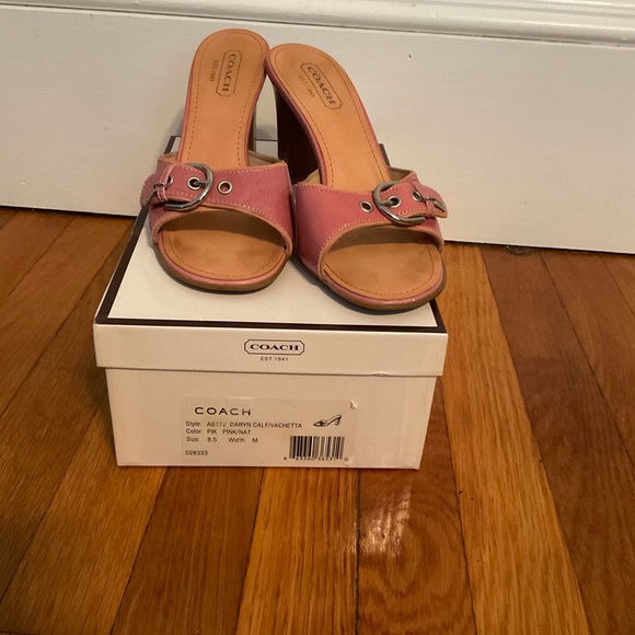 Vintage coach hilled sandals in pink - Picture 4 of 4